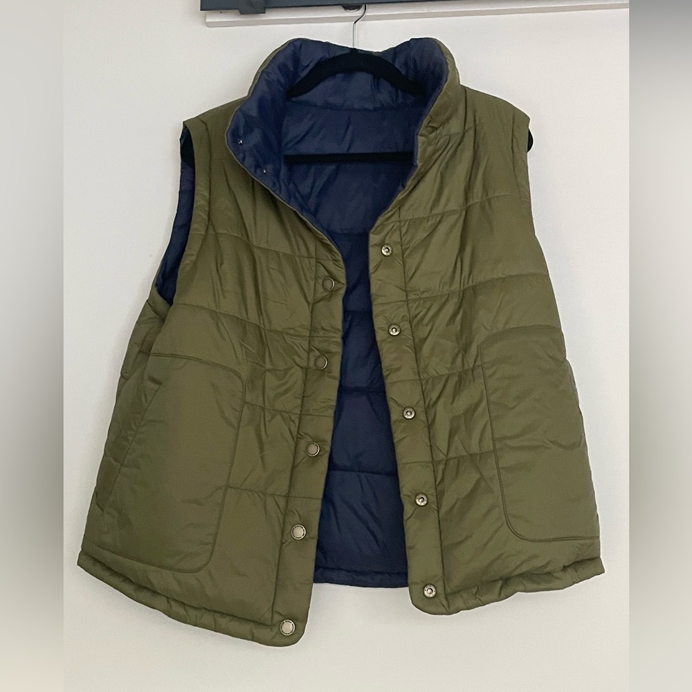 Boden Quilted Vest in Olive and Navy